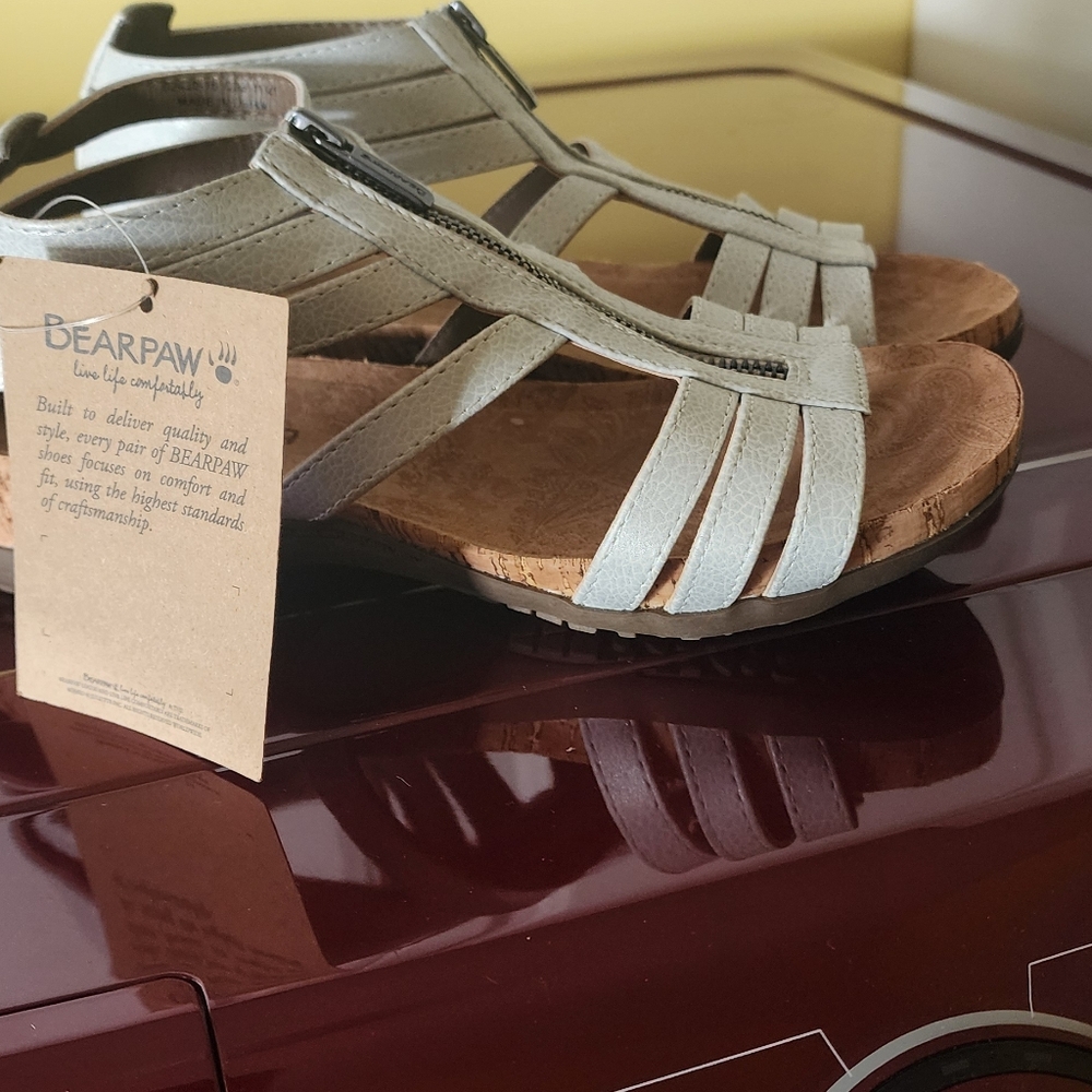 BEARPAW Sandals / Gladiator Style / Size 8W / Light Grey / NWT